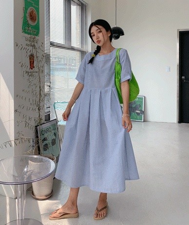 Long dress with celery button stripes