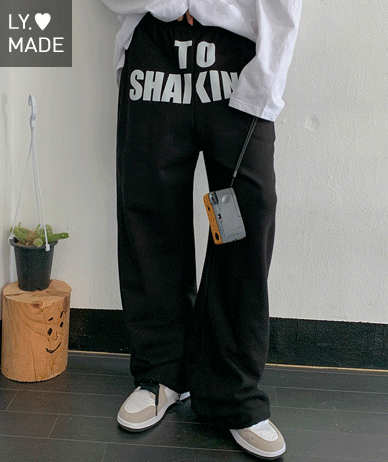 Two Shaking Wide Jogger Pants