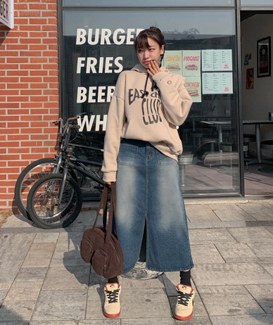 Cover pocket front split denim long skirt