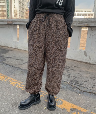 Leopard Fleece Banding Jogger Pants