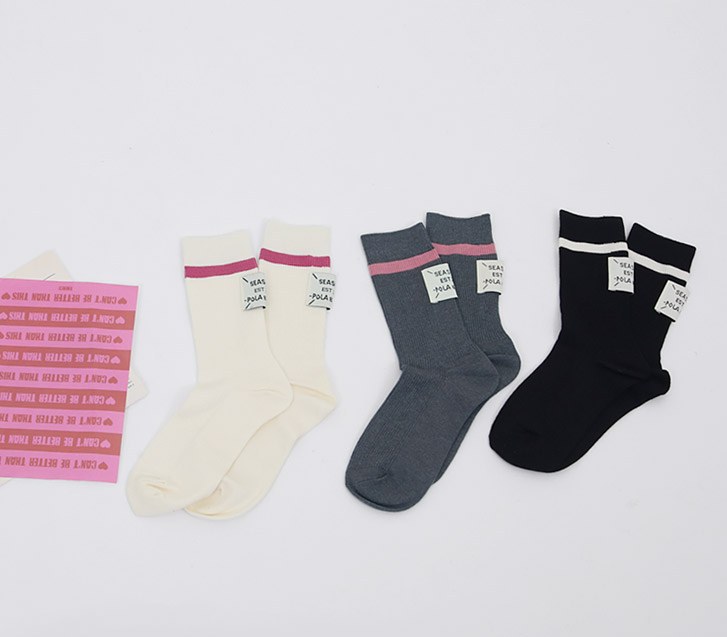 Laura Lomo Labels Corrugated Socks