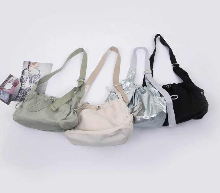 Mega string shoulder bag