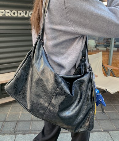 Mega string shoulder bag