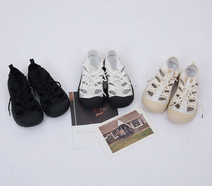 Lophia Sandals Shoes (Model wearing size 235, 240)