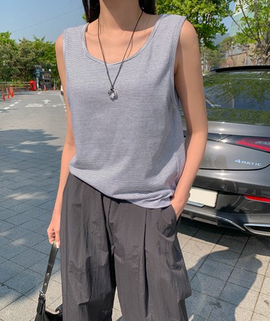Eat U-neck Single-breasted Sleeveless Shirts