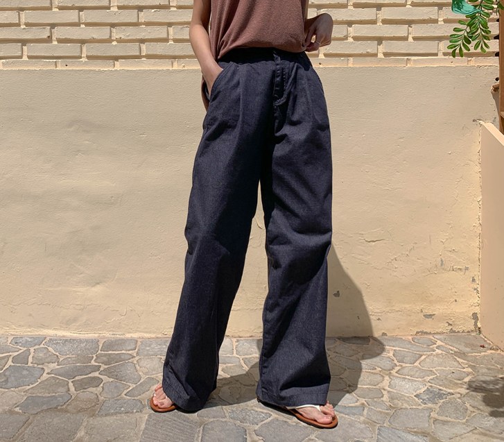 Lefit back banding pin tuck wide pants