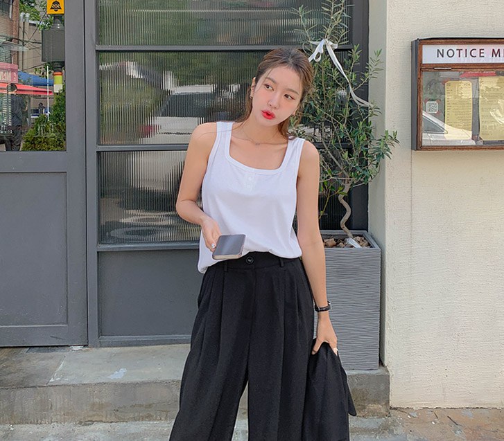 Let-on Button Square Neck Corrugated Sleeveless Shirts