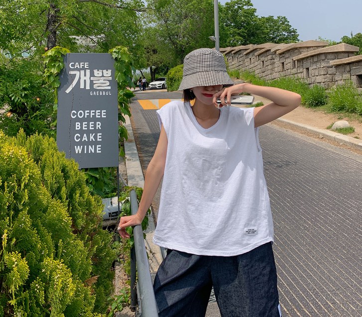 And Patch V-neck Deki Slav Sleeveless shirts