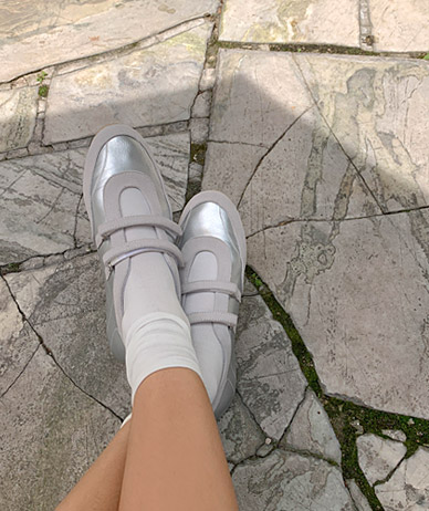 Book Mary Shoes