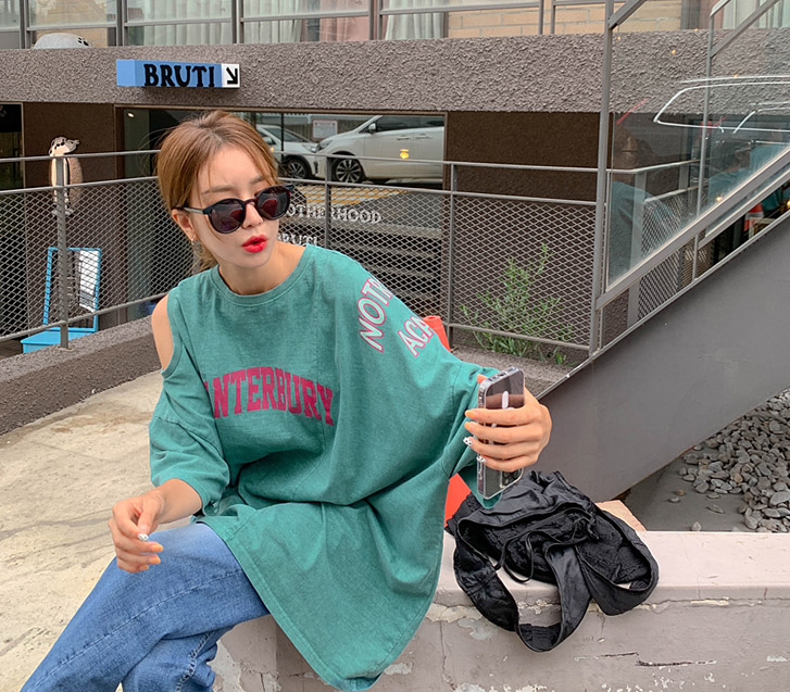 Holic Pigment Uneven Shoulder Team T-shirt