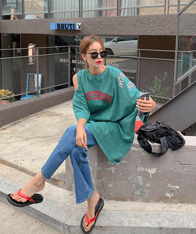 Holic Pigment Uneven Shoulder Team T-shirt
