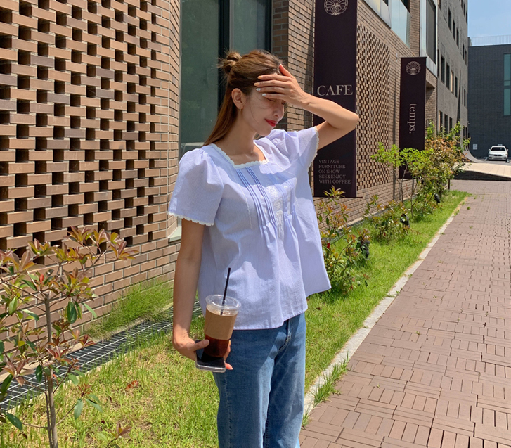 Bowknot Embroidery Race Short-sleeve Blouse