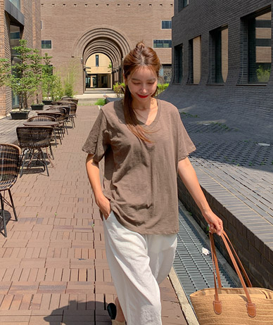 Ruta Slav V-Neck Short Sleeves T-shirt