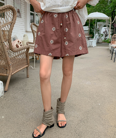 Brick Ethnic Embroidery Banding 4-Part Shorts
