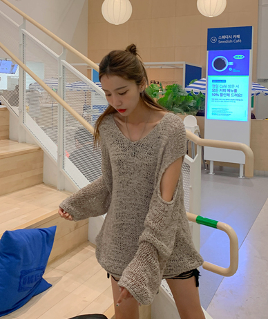 Nana Sleeve Team V-neck Long-sleeve Knit