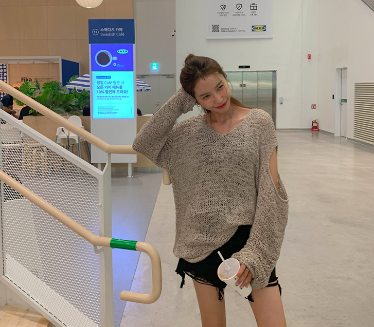Nana Sleeve Team V-neck Long-sleeve Knit