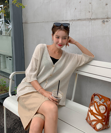 Modern V-neck Short-sleeve Cardigan