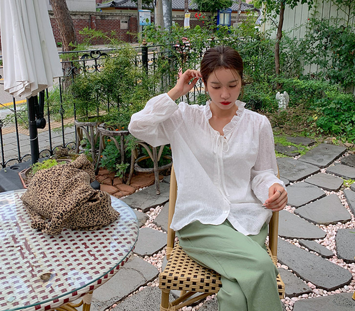 Mito Freel Race Dot Embroidery Blouse