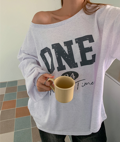 More Nayeom One-Shoulder Long-Sleeve T-shirt