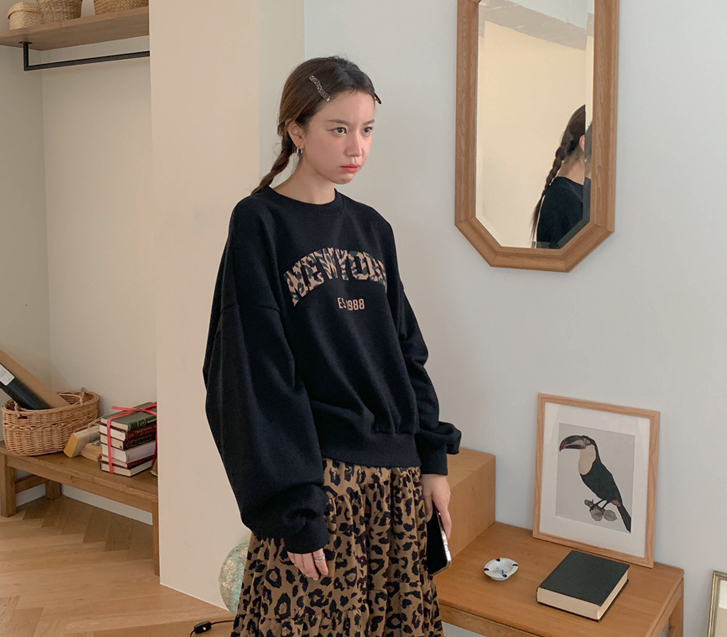 Leopard printed loose fit Sweatshirt