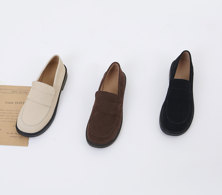 Kraid Loafers shoes (model wearing size 240)