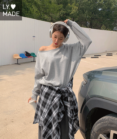 Merby Lip Neck Loose Fit Sweatshirt
