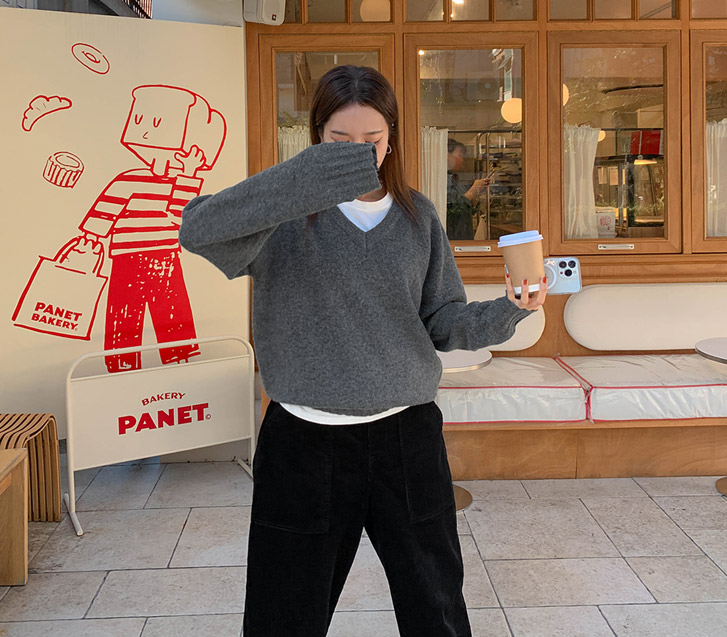 Luna & Wool V-neck Knit