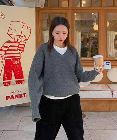 Luna & Wool V-neck Knit