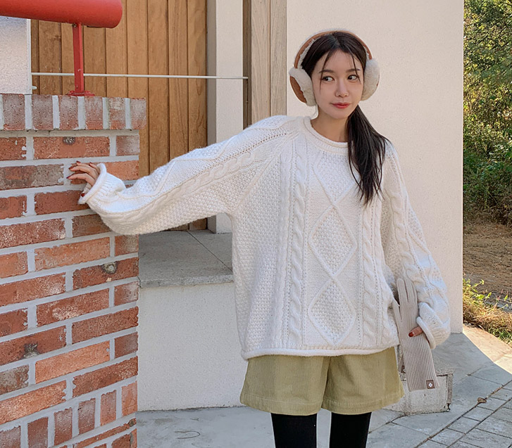 Untact Cable Twiddle Wool Knit