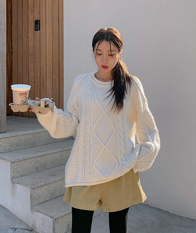 Untact Cable Twiddle Wool Knit