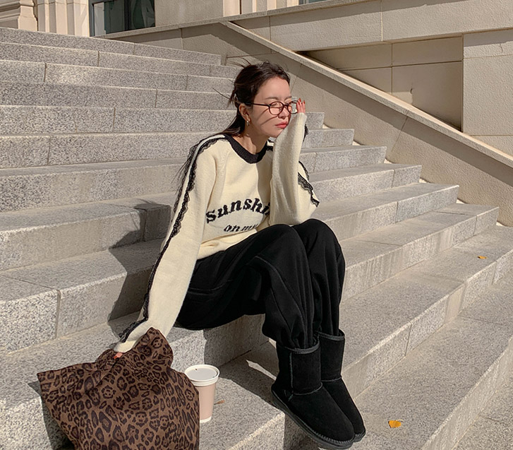 Sunshine Lettering Race Raund Neck Knit