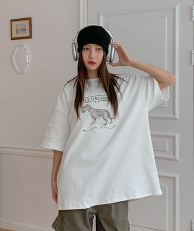 Dog-printed peach-colored short-sleeve T-shirt