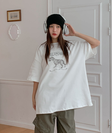 Dog-printed peach-colored short-sleeve T-shirt