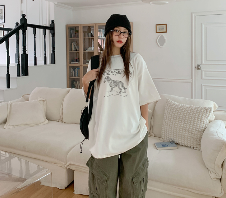 Dog-printed peach-colored short-sleeve T-shirt