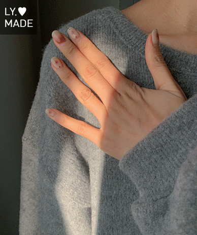 Selkie Lip Neck Fleece Sweatshirt