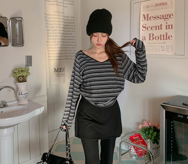 Evan Dangara color combination V-neck knit