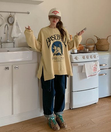 Baseball-print boxy fit slit fleece sweatshirt