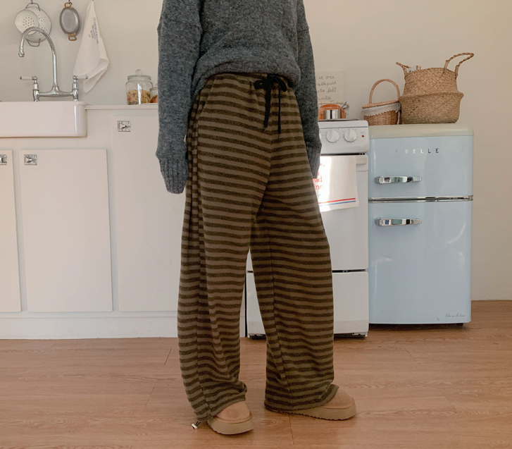 Cheek outer fleece single-breasted pin-tuck stopper wide pants