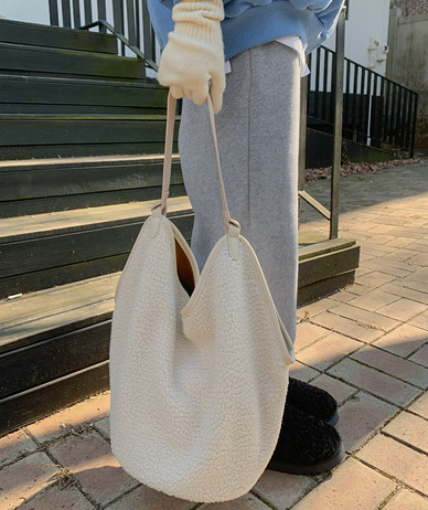 In the Dumble Pouch Bag