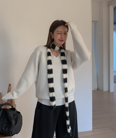 Mitten V-neck Wool Knit