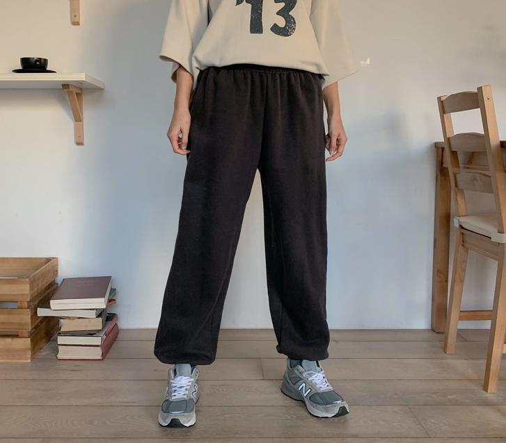 Milk Yanggimo Jogger Banding Training Pants