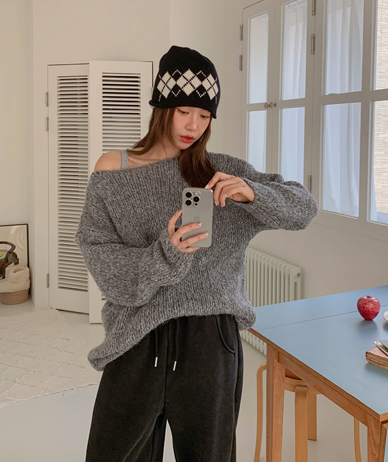 Hand Lip Neck Long Knit