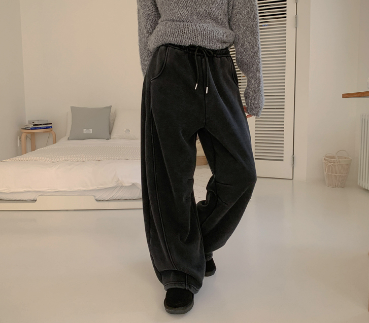 Classy raised pig pin tuck cut wide training pants