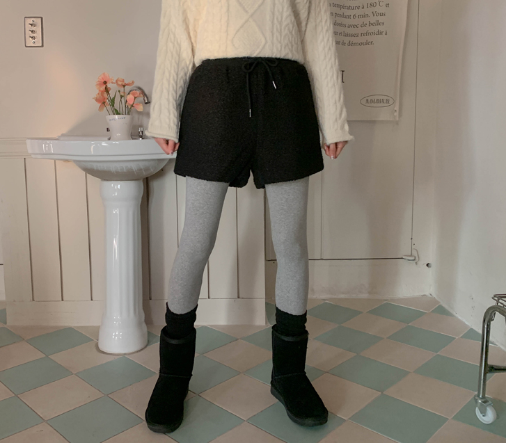 Poodle Buckle Banding Shorts