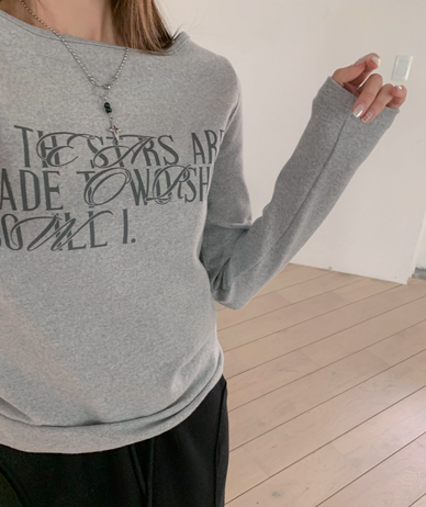 If Na-yeom Peachy Lip Neck Long-sleeved T-shirt