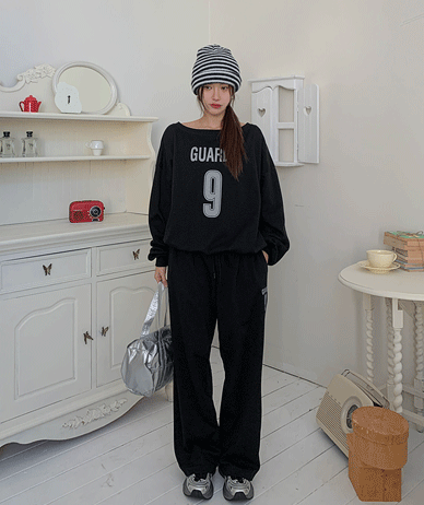 Guard Nayeom Off Shoulder Sweatshirt Training Set