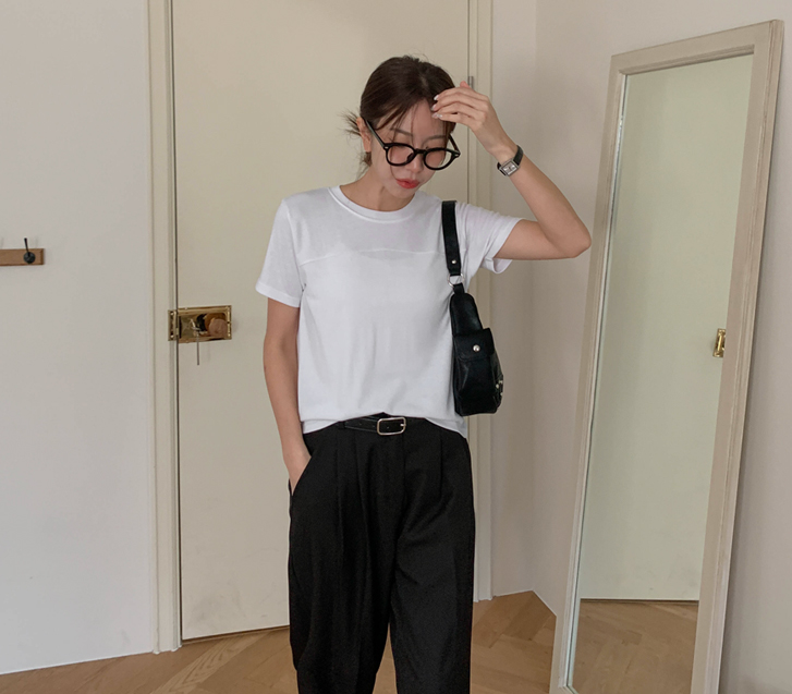 Round Short-sleeve T-shirt with a faux-leaf cut