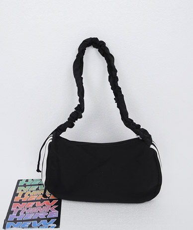 Akle Three-Line Shirring Cross Bag