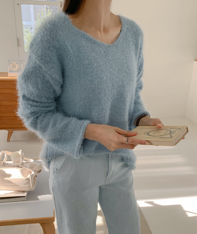 Mako Pine Needle V-neck Roll Knit