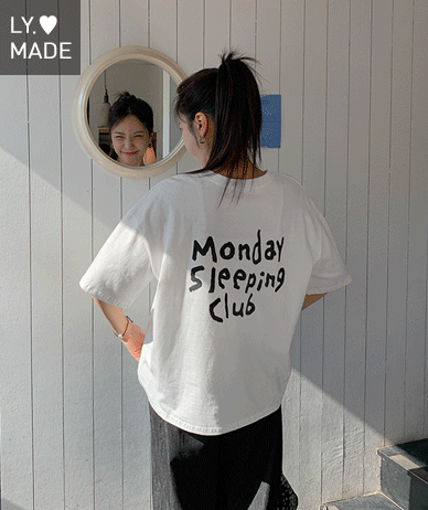 Monday Sleeping Back Print V-Neck Short Sleeves T-shirt